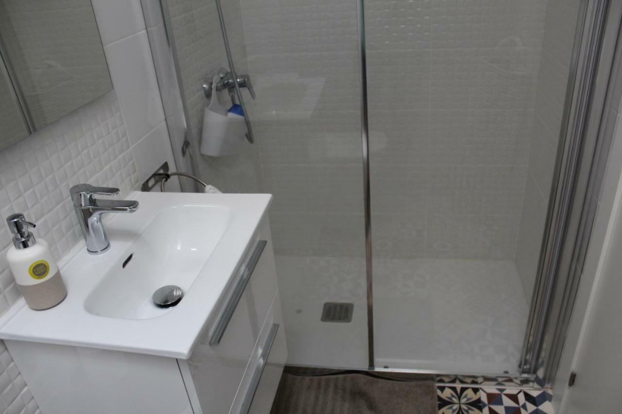 Apartamentos Angelita Plaza Beach Málaga Exteriör bild